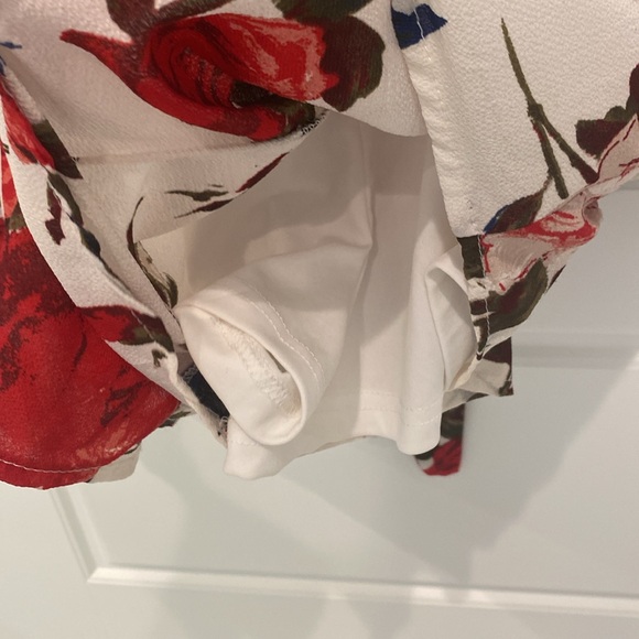 Floral off the shoulder romper - Picture 4 of 5